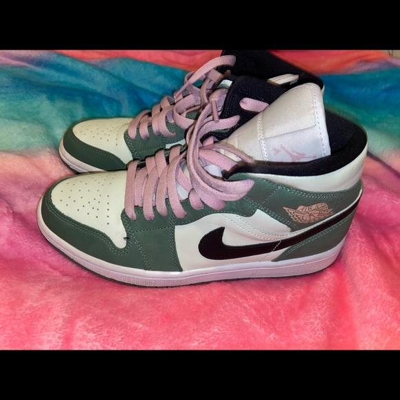 Shoes - air jordan 1 dutch green !